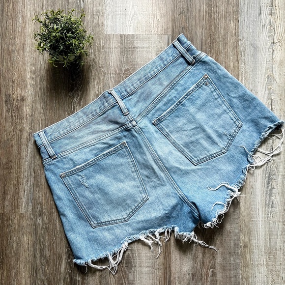 Madewell Relaxed Denim Shorts in Rosemount Wash: Destroyed Hem Edition - Picture 6 of 10